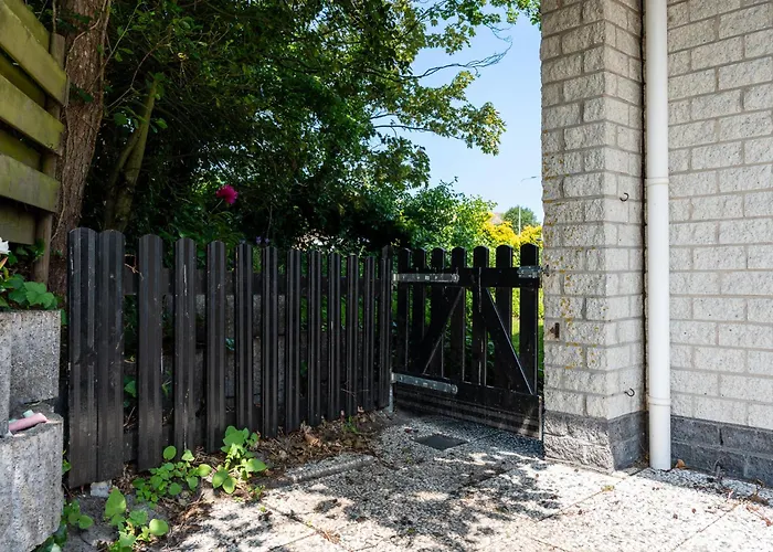 Ruime Aan De Kust In Het Prachtige Sint Maartenszee Sint Maartensvlotbrug
